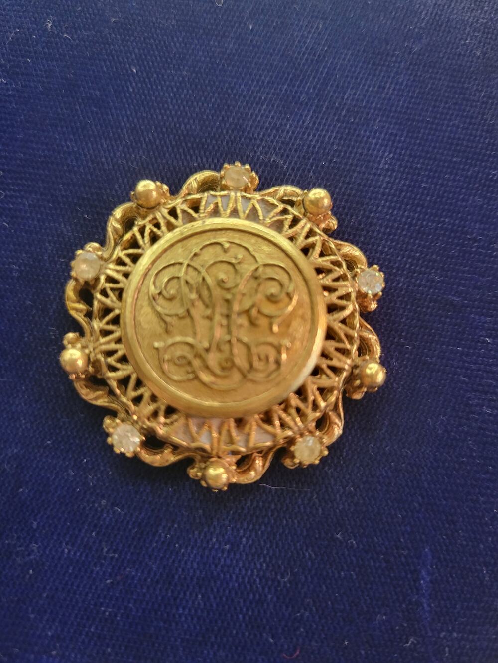 Vintage signed Florenza gold toned brooch with magnetic pin back